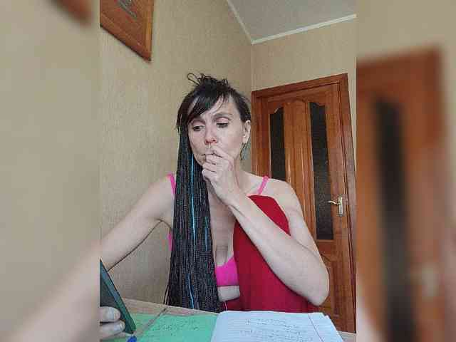 Hellenalonenochka webcam