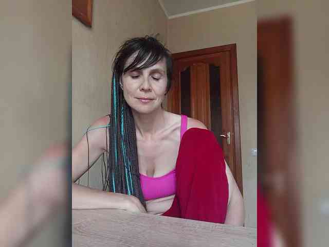 Hellenalonenochka webcam