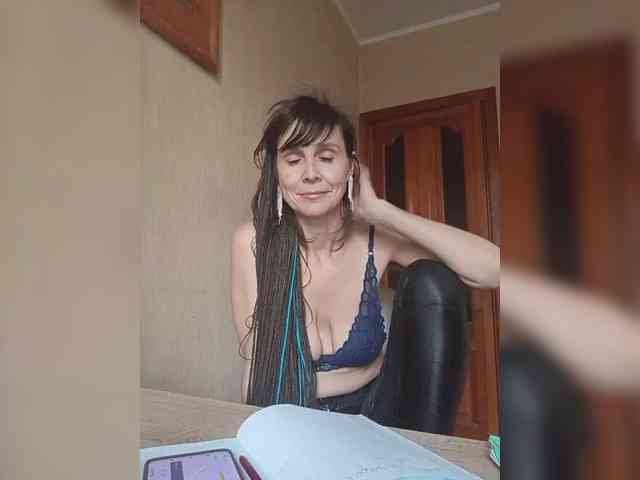 Hellenalonenochka webcam