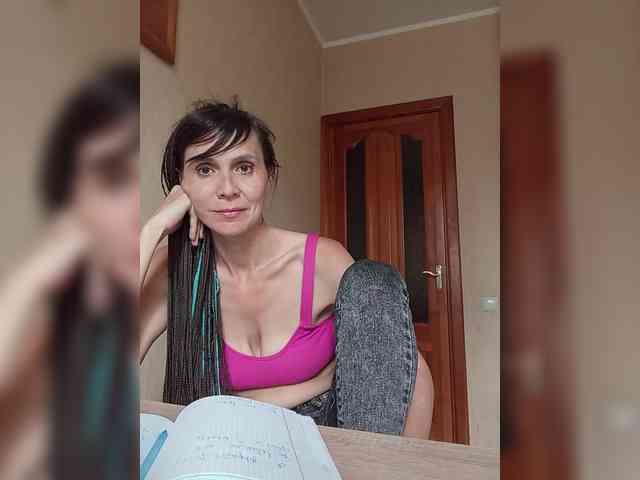 Hellenalonenochka webcam