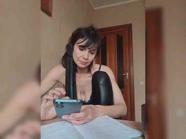 Hellenalonenochka webcam