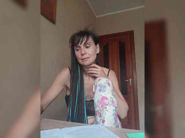 Hellenalonenochka webcam