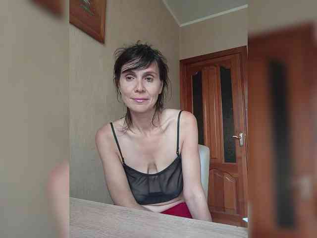 Hellenalonenochka webcam