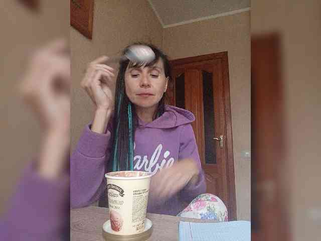 Hellenalonenochka webcam