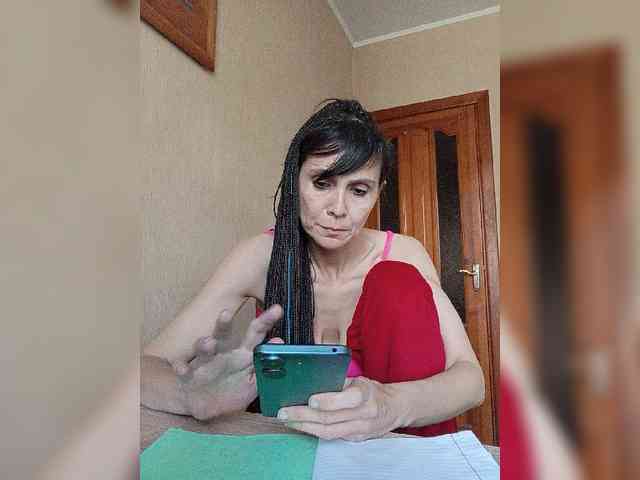 Hellenalonenochka webcam