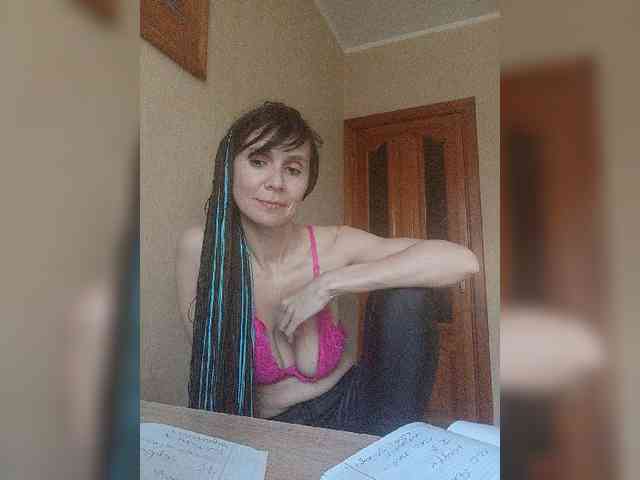 Hellenalonenochka webcam