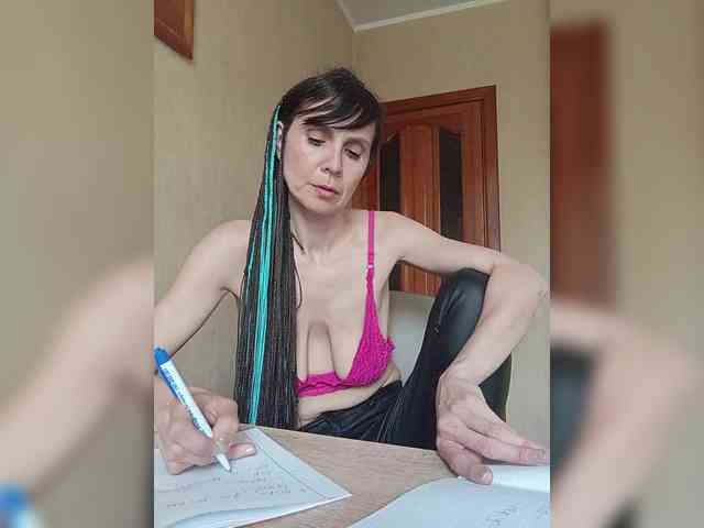 Hellenalonenochka webcam