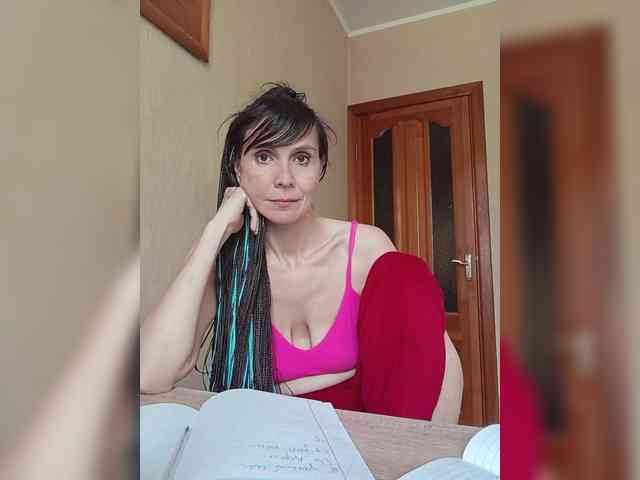 Hellenalonenochka webcam