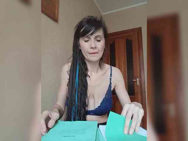 Hellenalonenochka webcam