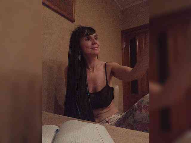 Hellenalonenochka webcam