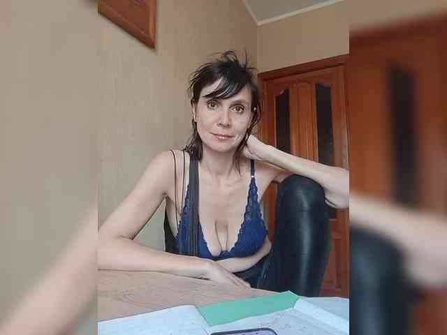 Hellenalonenochka webcam