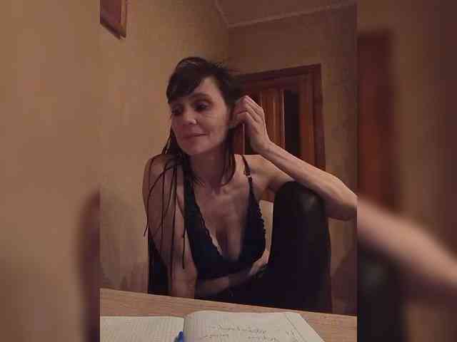 Hellenalonenochka webcam