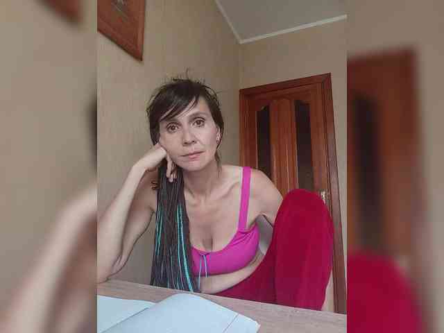 Hellenalonenochka webcam