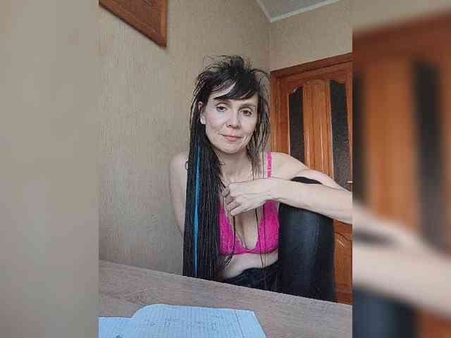 Hellenalonenochka webcam