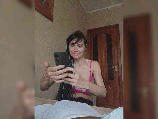 Hellenalonenochka webcam