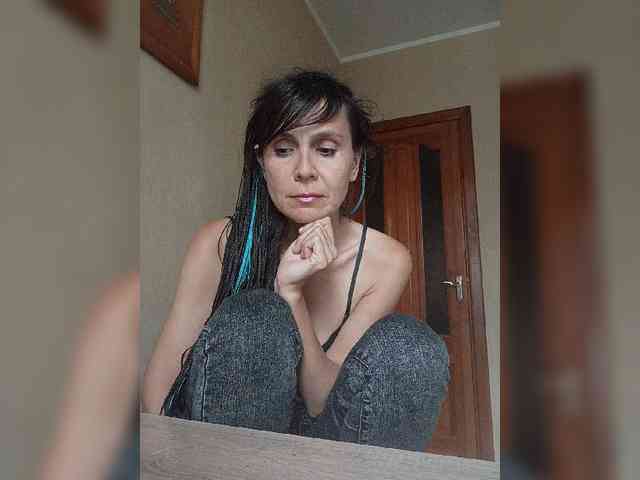 Hellenalonenochka webcam
