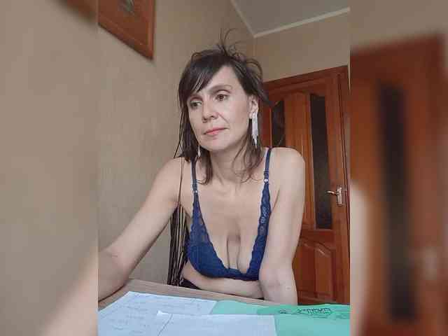 Hellenalonenochka webcam