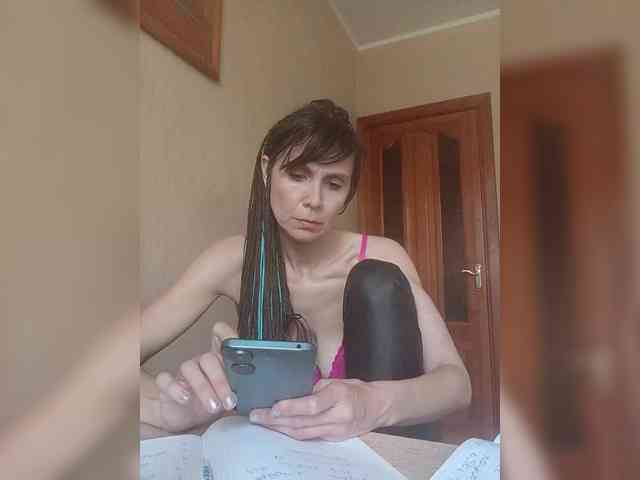 Hellenalonenochka webcam
