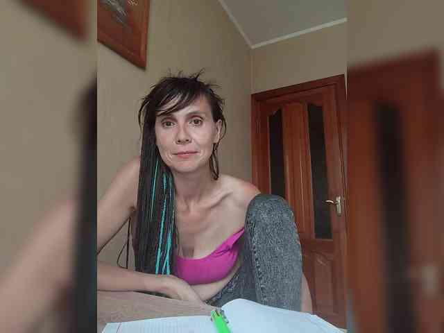 Hellenalonenochka webcam