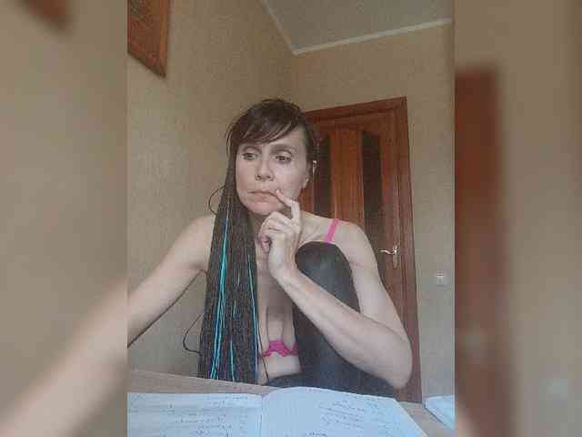Hellenalonenochka webcam