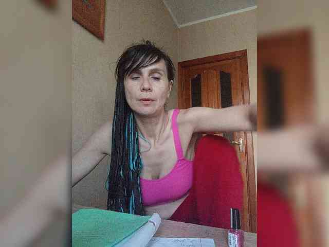 Hellenalonenochka webcam