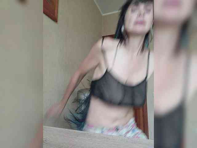 Hellenalonenochka webcam