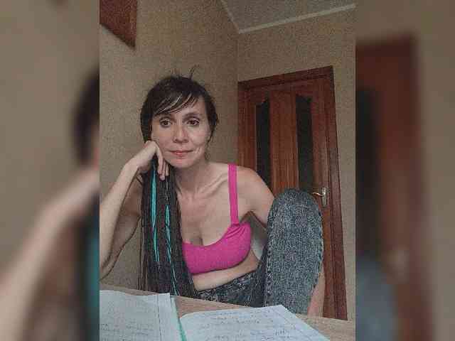 Hellenalonenochka webcam