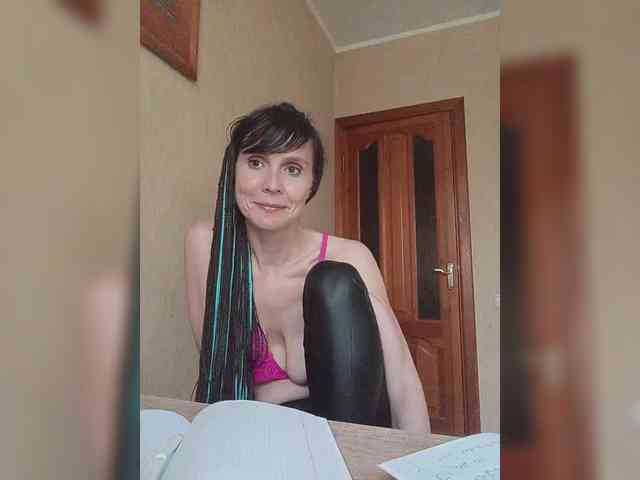Hellenalonenochka webcam