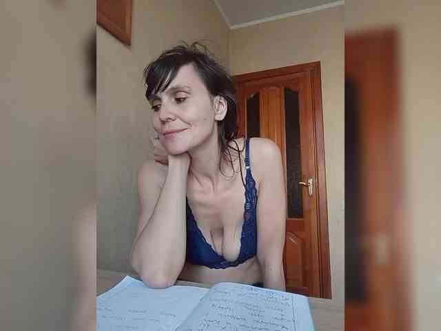 Hellenalonenochka webcam