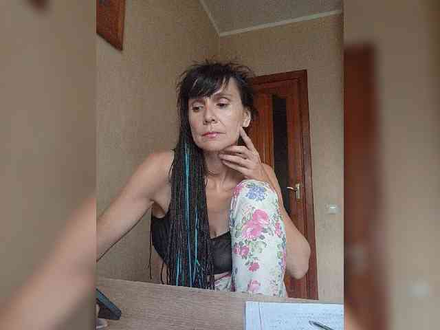 Hellenalonenochka webcam