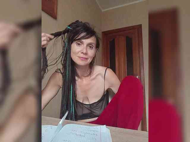 Hellenalonenochka webcam