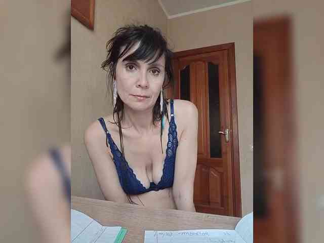 Hellenalonenochka webcam