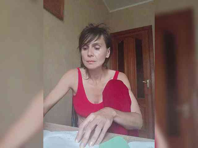 Hellenalonenochka webcam