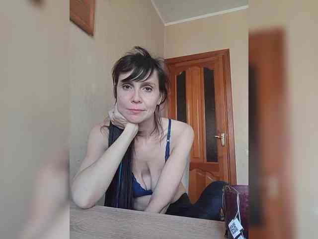 Hellenalonenochk... Live Webcam on BongaCams