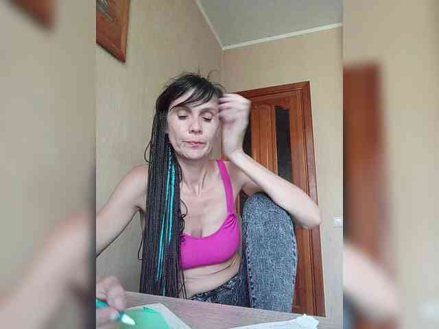 Hellenalonenochka webcam