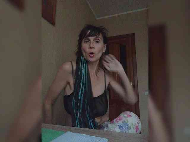 Hellenalonenochka webcam