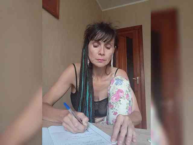 Hellenalonenochka webcam