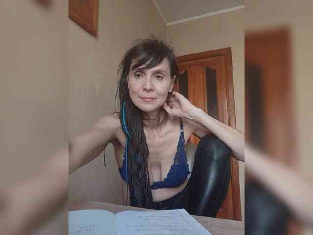 Hellenalonenochka webcam