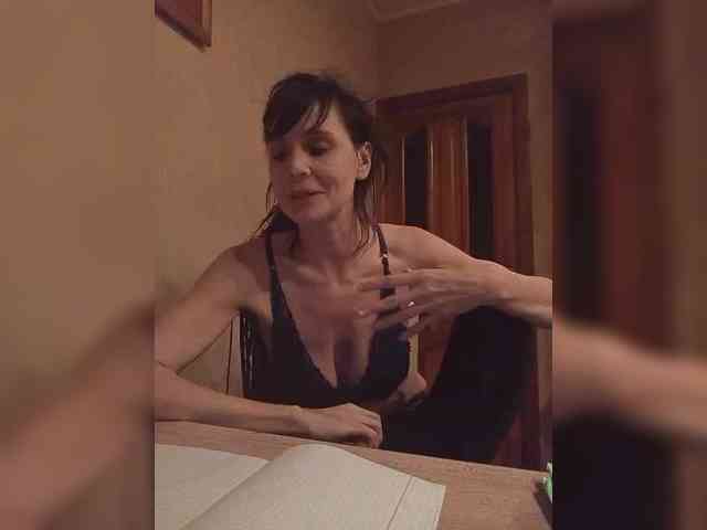 Hellenalonenochka webcam