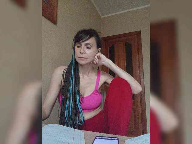 Hellenalonenochka webcam