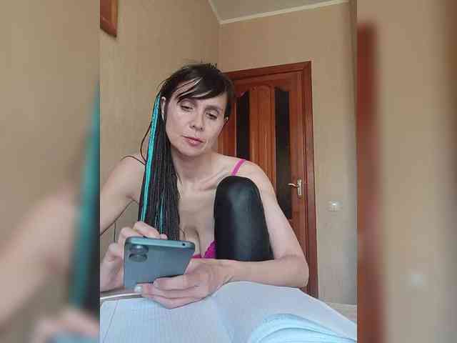 Hellenalonenochka webcam