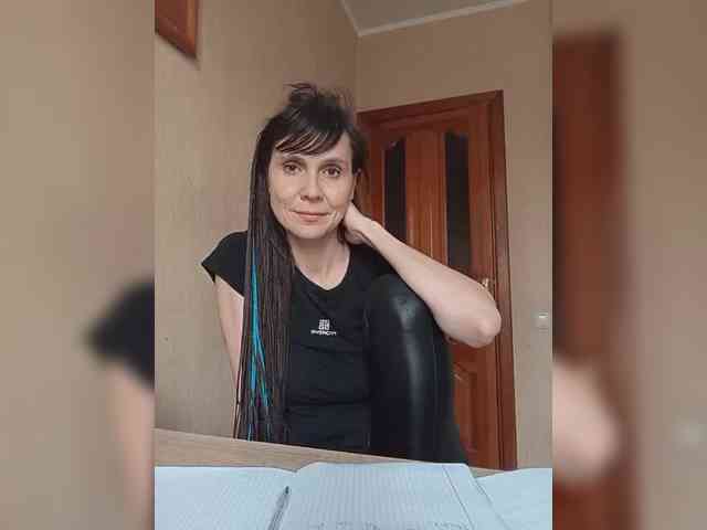 Hellenalonenochka webcam