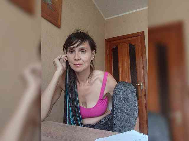 Hellenalonenochka webcam