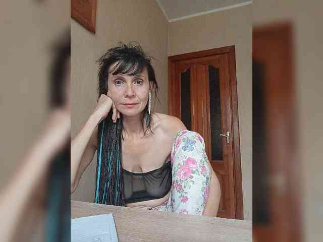 Hellenalonenochka webcam
