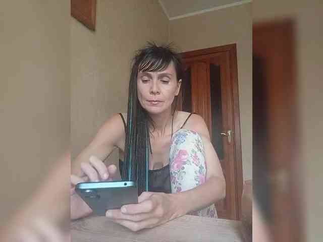 Hellenalonenochka webcam