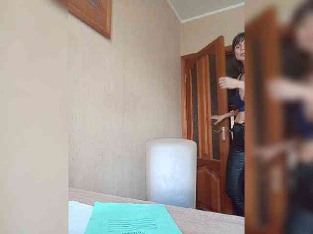 Hellenalonenochka webcam