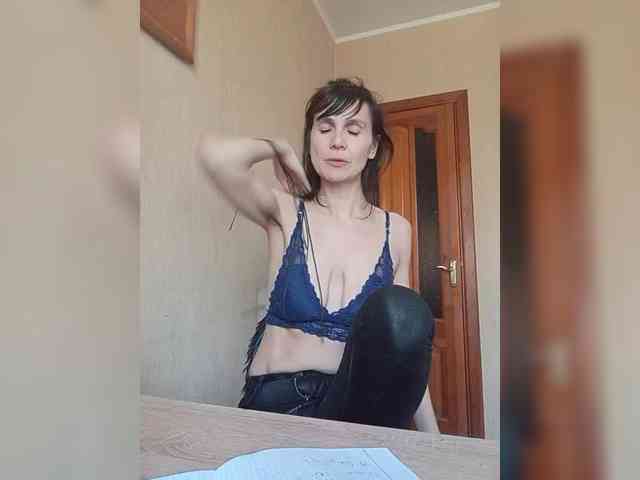 Hellenalonenochka webcam