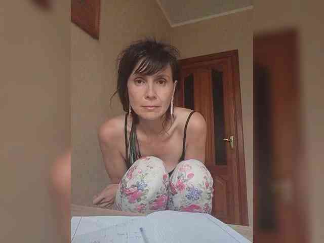 Hellenalonenochka webcam