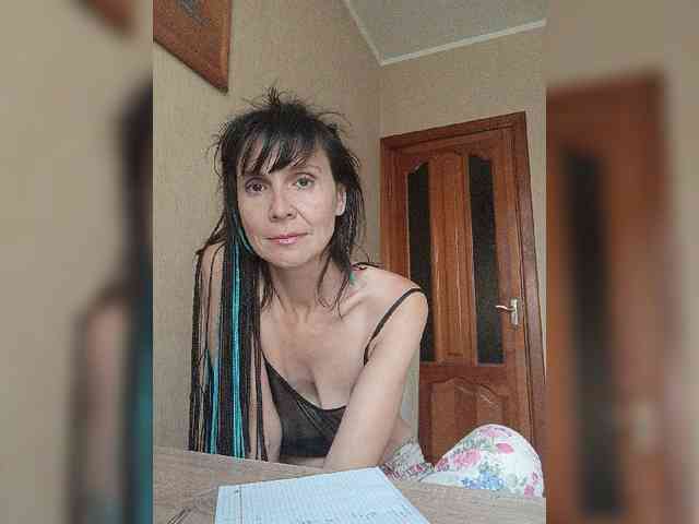 Hellenalonenochka webcam