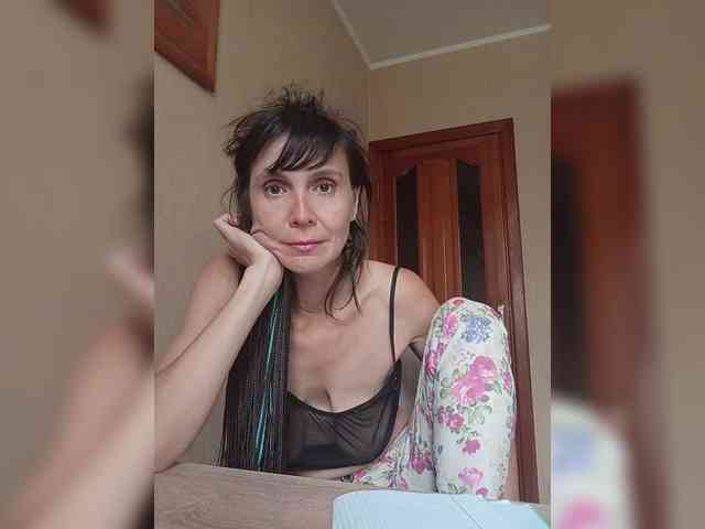 Hellenalonenochka webcam